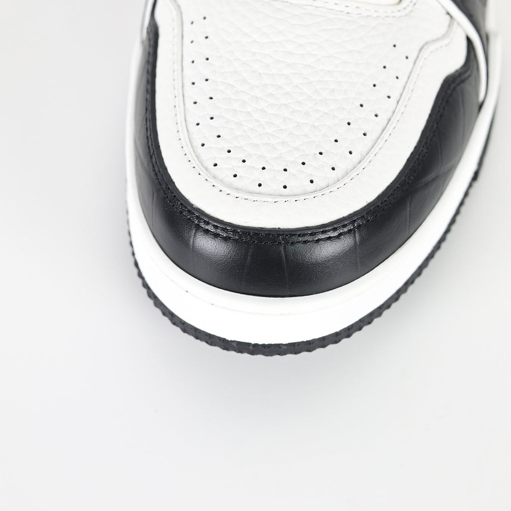 Louis Vuitton LV Trainer Sneaker - White & Black